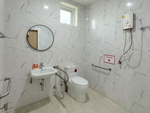 ห้องน้ำสำหรับผู้ป่วย-คนชราในศูนย์ดูแล